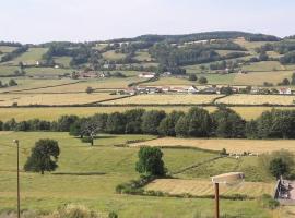 L'Atelier Obelix familiale de 1 à 4 personnes，位于Saint-Symphorien-de-Marmagne的酒店