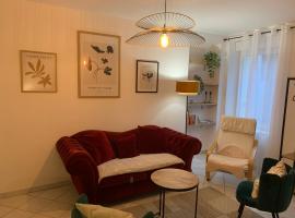 Agr&eacute;able maison meubl&eacute;e，位于瑟堡的乡村别墅