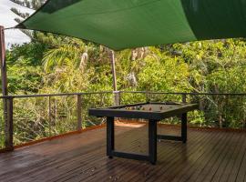 Serenity - Gold Coast hinterland getaway for a couple, family or group，位于谭伯连山的酒店