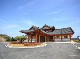 Korea Traditional Hotel O Dong Jae，位于丽水市的酒店