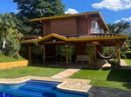 Charming villa near to Medellín Metro and malls，位于科帕卡瓦纳的酒店