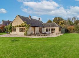 Charming 3BD Cotswolds Family Retreat，位于水上伯顿的酒店