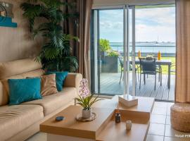 R&Eacute;F 231 - PORT-LOUIS appartement type 2 pleine vue Petite Mer avec terrasse, parking et garage dans r&eacute;sidence r&eacute;cente，位于路易港的海滩酒店