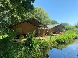 Luxe safaritent aan het water - Recreatiepark de Uilenburg，位于Hommerts的豪华帐篷
