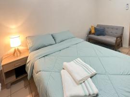 New 8 Spatial Davao Smart Studio Unit Netflix Wi-Fi Amazon Voice Controlled Lights，位于达沃市的酒店