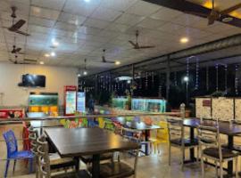 HOTEL VRINDAVAN NIWALI，位于Hatkamba的酒店