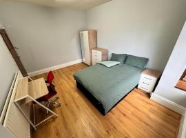 Langleys Private Double Room Selly Oak，位于伯明翰的住宿加早餐旅馆