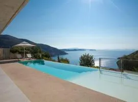 Villa Posidonia with view & salt water pool