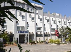 Hotel SSLR ,Gangavathi，位于亨比的酒店