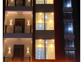 The Landmark Tower，位于Thirunallar的酒店