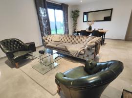 Sens: Villa Prenium, suite et jardin 3 chambres，位于Cuy的低价酒店