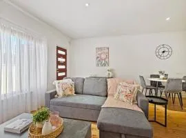 'The Grange' Coastal Charm near Henley Beach