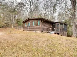 Peaceful Warne Cabin Fenced Yard and Screened Porch