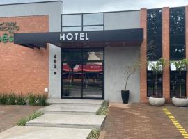 HOTEL RECANTO DOS IPÊS (UNIDADE 2)，位于Frutal的酒店