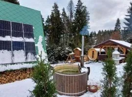 Chata na Orave so saunou a kúpacou kaďou