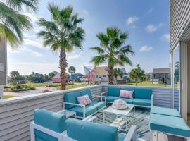 Luxury Galveston Retreat - Walk to Pirates Beach!，位于加尔维斯敦的酒店