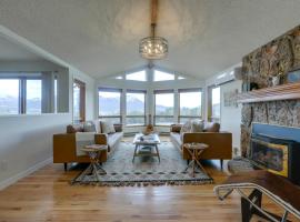 Spacious Hotchkiss Home with Stunning Mountain Views，位于Hotchkiss的带停车场的酒店