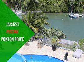 Villa Evasion, piscine jacuzzi et ponton privé，位于哥西尔的带按摩浴缸的酒店
