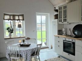 Mysigt hus i liten by n&auml;ra havet，位于斯塔德的高尔夫酒店