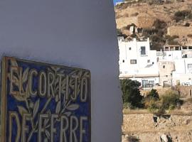 Cortijo Ferre, a los pies del castillo la Atalaya de Nijar，位于尼哈尔的别墅