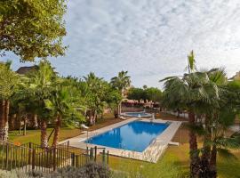 Private Apartment & Pool - El Oasis Golf Resort - Fuente del Alamo，位于穆尔西亚的度假村