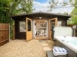 Hazel - Connect to the Nature in the Hot tub