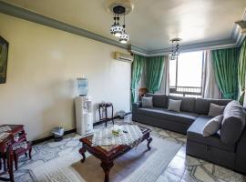 Spacious flat 7 mins to Airport，位于开罗Arab Academy for Science, Technology & Maritime Transport附近的酒店