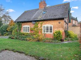 Beautiful 2 Bedroom Cottage in Oxton，位于Oxton的别墅