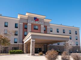 Flag Point Inn and Suites Pratt by FairBridge，位于Pratt的酒店