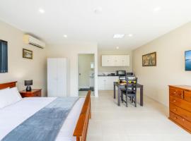 14A Grafton St - Pet friendly studio with air con and wi-fi，位于尼尔森湾的酒店