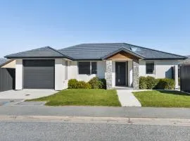 Modern Home In Central Cromwell