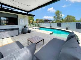 Little Mountain Retreat，位于Caloundra West的酒店