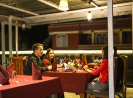 Hotel Varuni- On Mall Road, Mcleod Ganj, Dharamshala，位于达兰萨拉的酒店