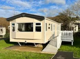 2 Bedroom Caravan CW111, Whitecliff Bay, Bembridge, Isle of Wight