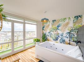 La Vigie - Appt avec jolie vue sur ville，位于圣布里厄的酒店