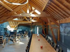 Sous le Charme - Gîte rural grande capacité (16p)，位于埃尔伯蒙的酒店