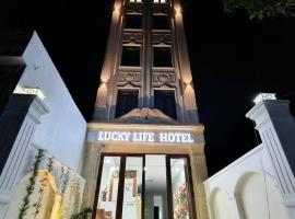 lucky life hotel，位于Ấp Nhât (2)的酒店