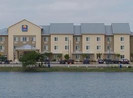 湖畔康福特茵汽车旅馆及套房，位于伊格尔帕斯的汽车旅馆