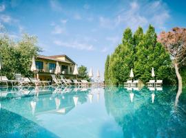 ISA-Hotel with swimming pool immersed in Tuscan nature in San Donato Fronzano, rooms with air conditioning and breakfast included，位于圣多纳托因弗伦萨诺的酒店