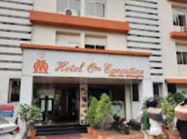 Hotel Om Executive, Satara，位于萨塔拉的酒店