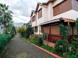 Villa with Garden 10 min to Sapanca Lake，位于伊兹密特的乡村别墅