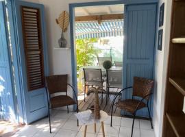 Bungalows MALUEVA CONFORT 1 chambre et 1 mezzanine à 5min de la Plage de la Caravelle，位于Fouché的酒店