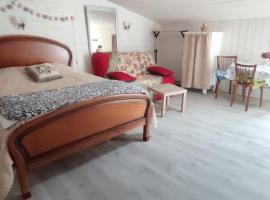 Studio Propre et Cosy，位于Le Mesnil-en-Vallée的酒店