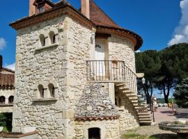 Domaine de la Tour de Pérès，位于Ayguetinte的酒店