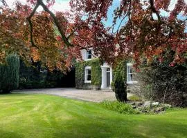4 Bed-FreeWiFi-Sleeps 8-CarCharger
