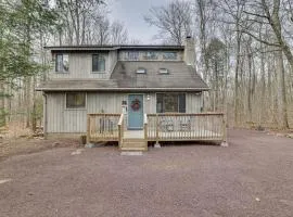 Peaceful Pocono Pines Getaway Hot Tub and Fire Pit!