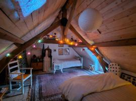 Long&egrave;re Typique &mdash; Charmante chambre d'H&ocirc;te，位于Ids-Saint-Roch的带停车场的酒店