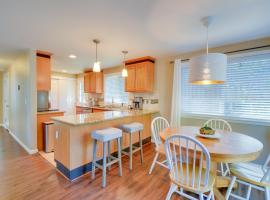 Gig Harbor Vacation Rental Home 1 Mi to Uptown!，位于吉格港的酒店