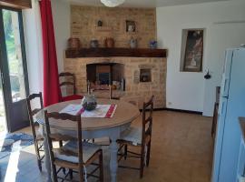 Gîte du Petit Bois 2/5 pers，位于勒比松德卡多恩的酒店