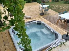 Nid Charentais Angouleme pool jacuzzi